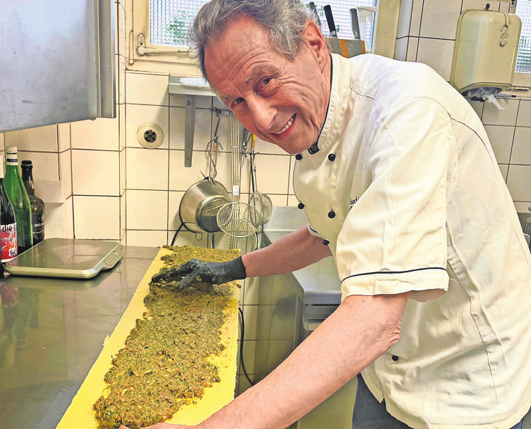 1232 Maultaschen in 28 Minuten: Damit ist er Weltmeister in der Maultaschenherstellung.