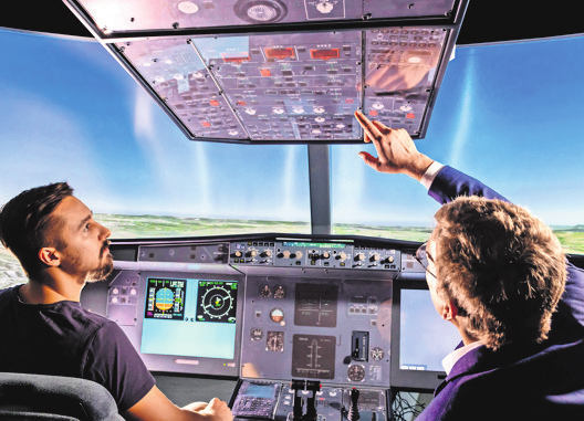 Flugsimulator Foto: Uli Regenscheit Fotografie