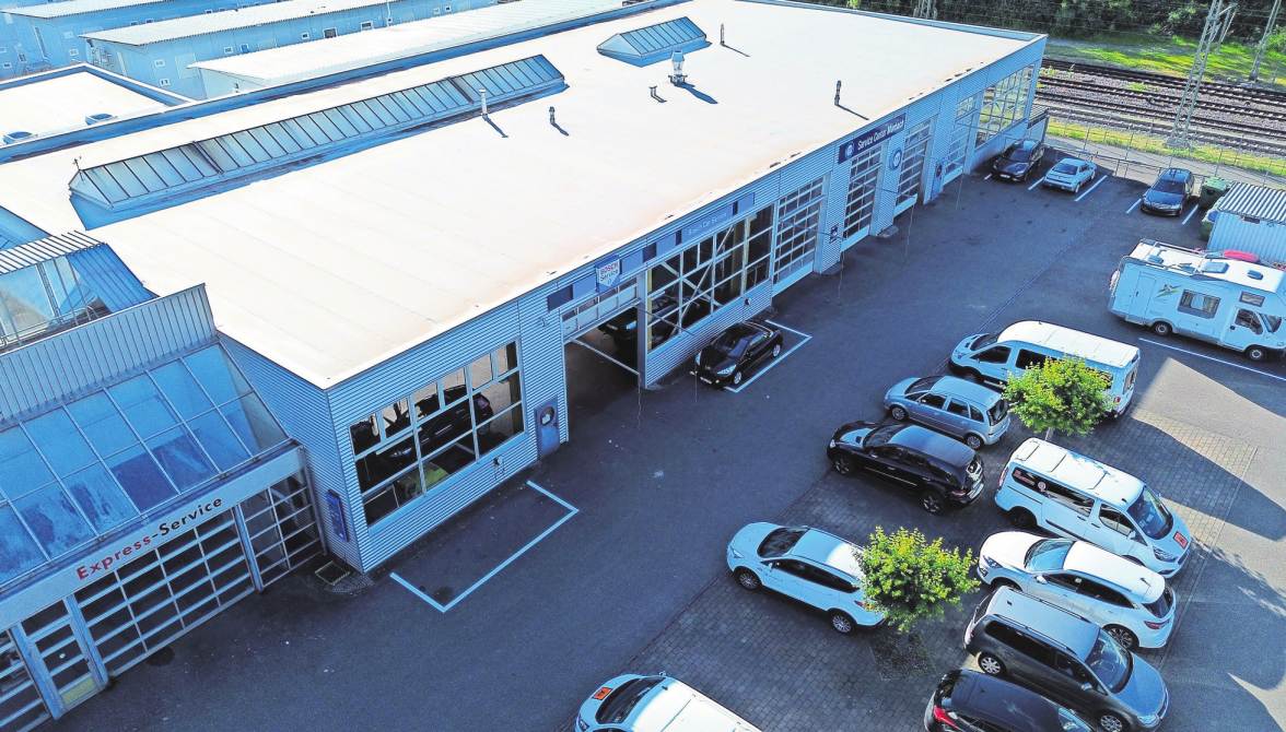 Mit 60 Jahren Erfahrung richtet das Autohaus Bühler den Blick in Richtung Zukunft. Foto: z