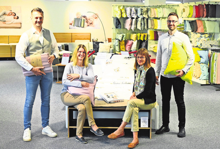 Das Team vom Bettenhaus Gailing rund um Geschäftsführer Sven Schaller (links). Foto: Werner Kuhnle