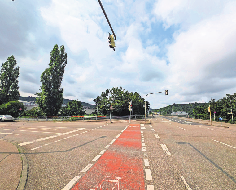 Die Verkehrsschneise Otto-Hirsch-Brücken.