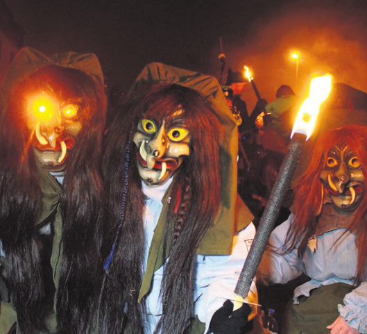 Beim Nachtumzug wirds schaurig. Foto: z