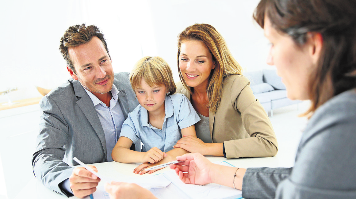 Vor einer Investition lohnt es sich, die persönlichen Ziele - am besten mit Expertinnen und Experten - zu reflektieren. Foto: Colourbox