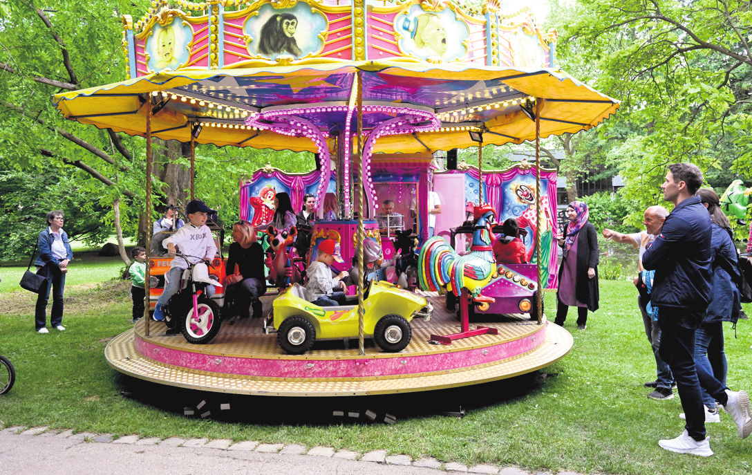 Immer rundherum: Das Karussell ist eine Attraktion für Kinder. Foto: Archiv, Peter Mann
