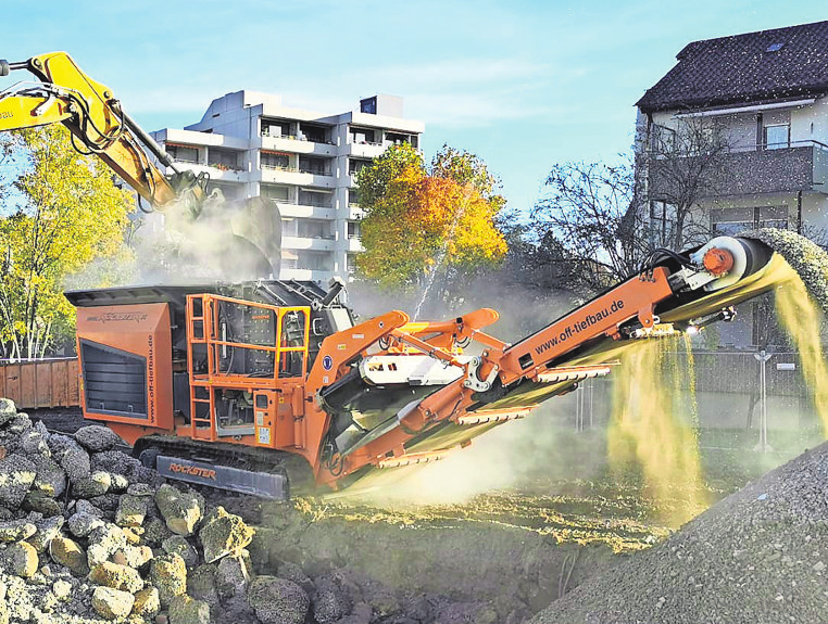 Mobile Brecheranlage verarbeitet rund 150 Tonnen pro Stunde.
