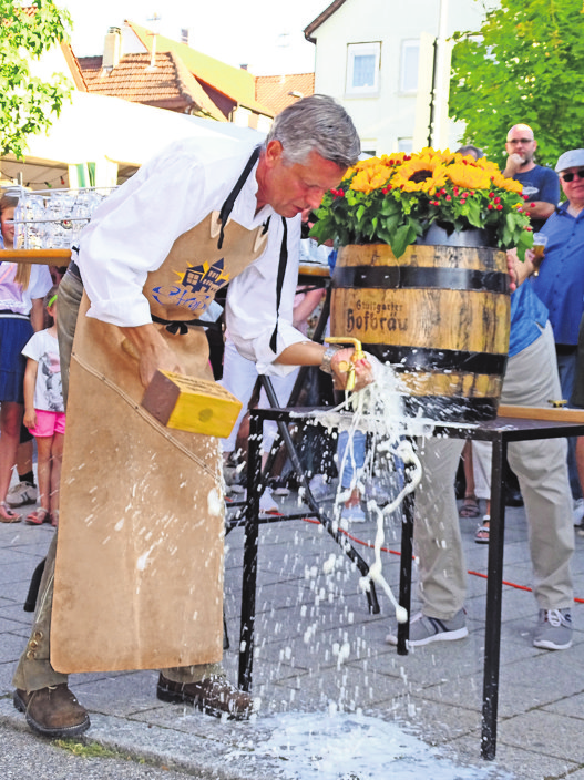 Mit dem traditionellen Fassanstich beginnt das Festwochenende am Samstag um 17 Uhr. Fotos: Gemeinde Erdmannhausen
