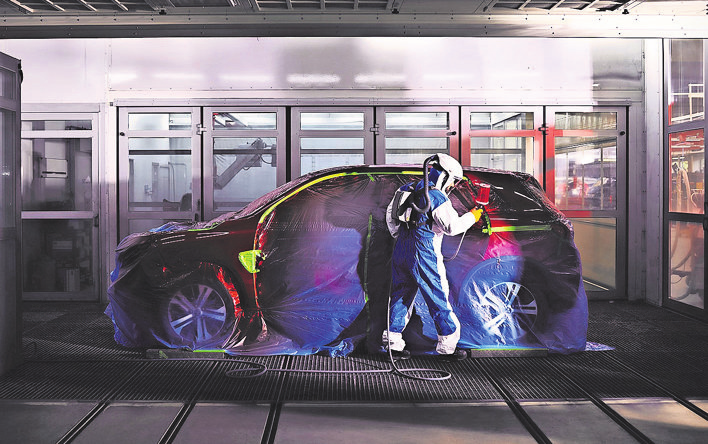 Die Mitarbeiter werden durch moderne Technik unterstützt.