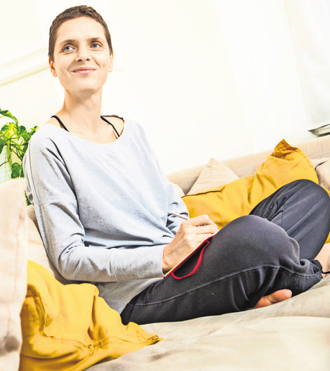 Stressabbau im Alltag: Kurze Momente des Alleinseins helfen, den Kopf zu entspannen und Stress zu reduzieren. Foto: Christin Klose/dpa-tmn
