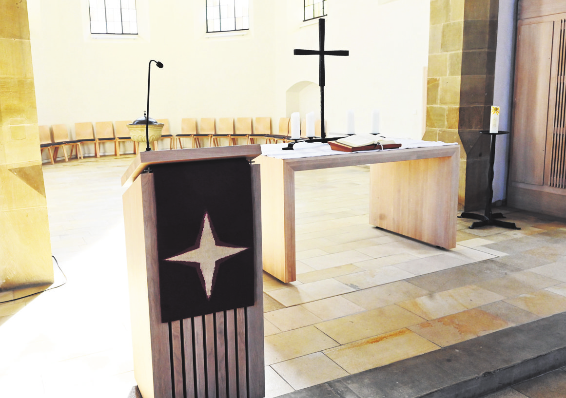 Der neue Altarbereich in der Stadtkirche Marbach. Foto: Werner Kuhnle