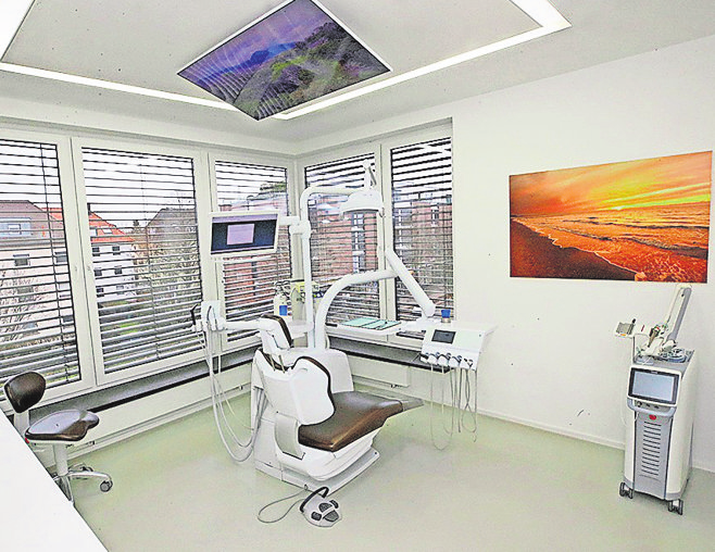 Moderne Praxisräume im ZahnCentrum. Foto: Steinemann