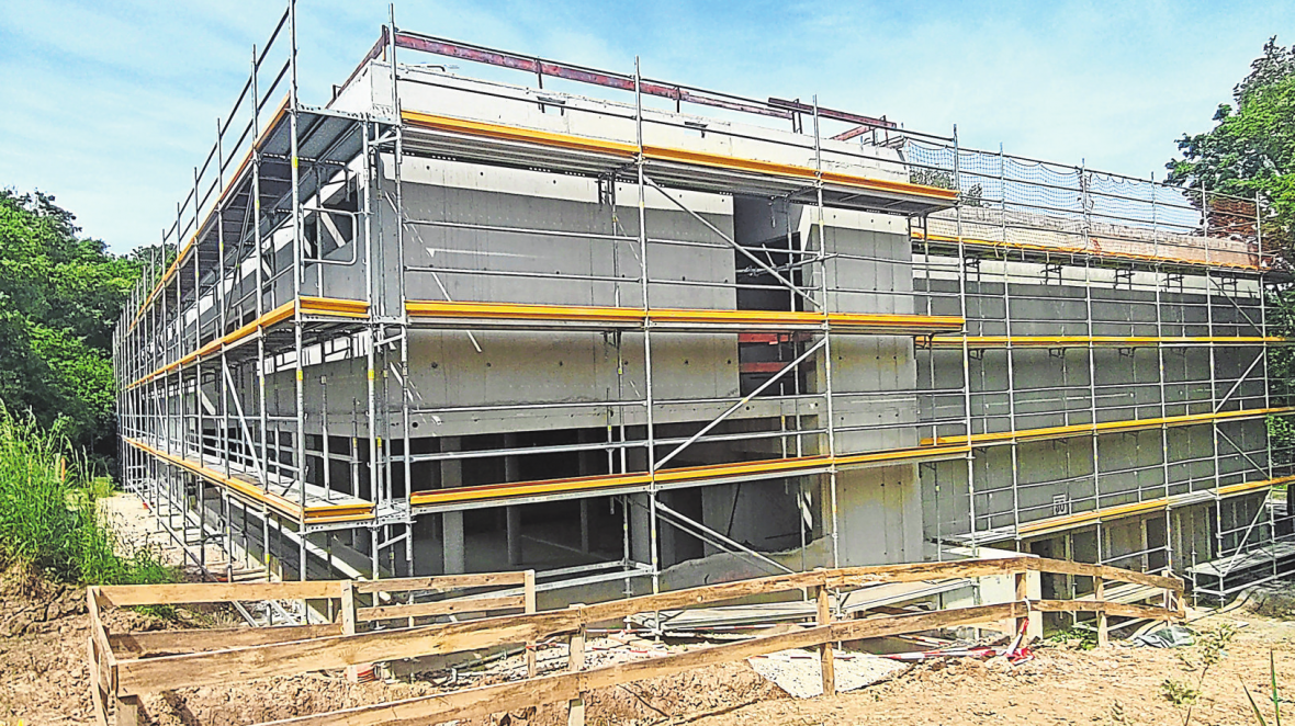 Die Turnund Versammlungshalle in Steinhaldenfeld nimmt Form an. Foto: Martina Fürstenberger