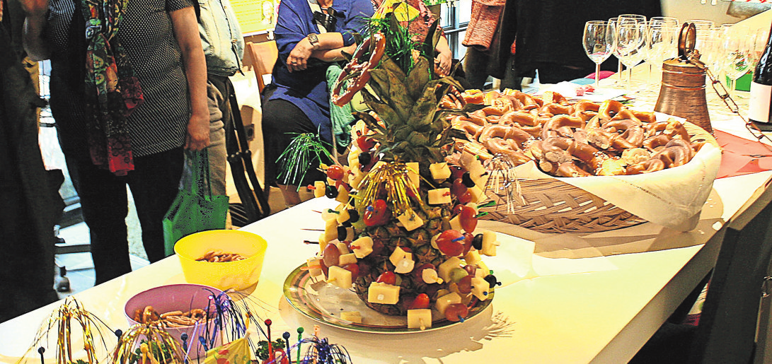 Bei der Vernissage von „Bad Cannstatt in den 70er Jahren “musste niemand hungrig nach Hause gehen. Fotos: Eva Herschmann