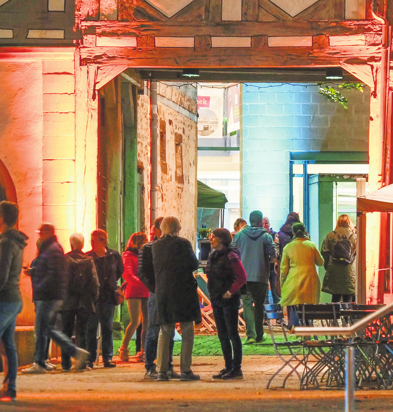 1 1 Ditzingen feiert seine dritte Kulturnacht, Gerlingen erinnert mit Joschi Ament (rechts, neben OB Dirk Oestringer) an„80 Jahre Vertreibung der Deutschen aus Ungarn“. 