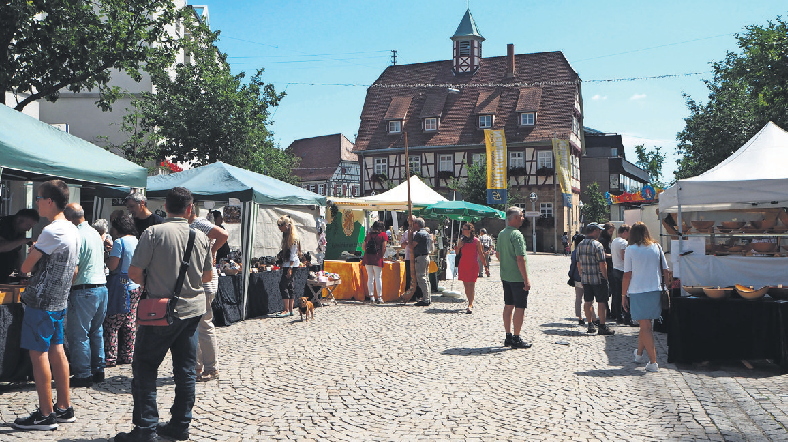Der Handwerkermarkt lädt zum Bummeln ein.