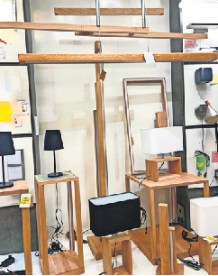 Leuchten aus zertifiziertem Holz punkten in Sachen Optik und Nachhaltigkeit.