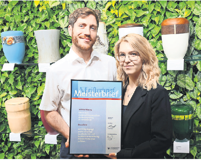 Die Bestattermeisterin Jennifer Wissing mit ihrem Ehemann und Kollegen Sascha Wissing. Foto: M. Käfer