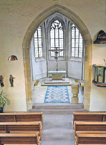 Der Taufstein in der Bernhardskirche stammt von Hans Dieter Bohnet.