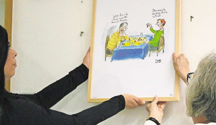 Gemeinsam bereitet das Team die Ausstellung vor, die am 2. Juli im Alten Rathaus in Bad Cannstatt startet.