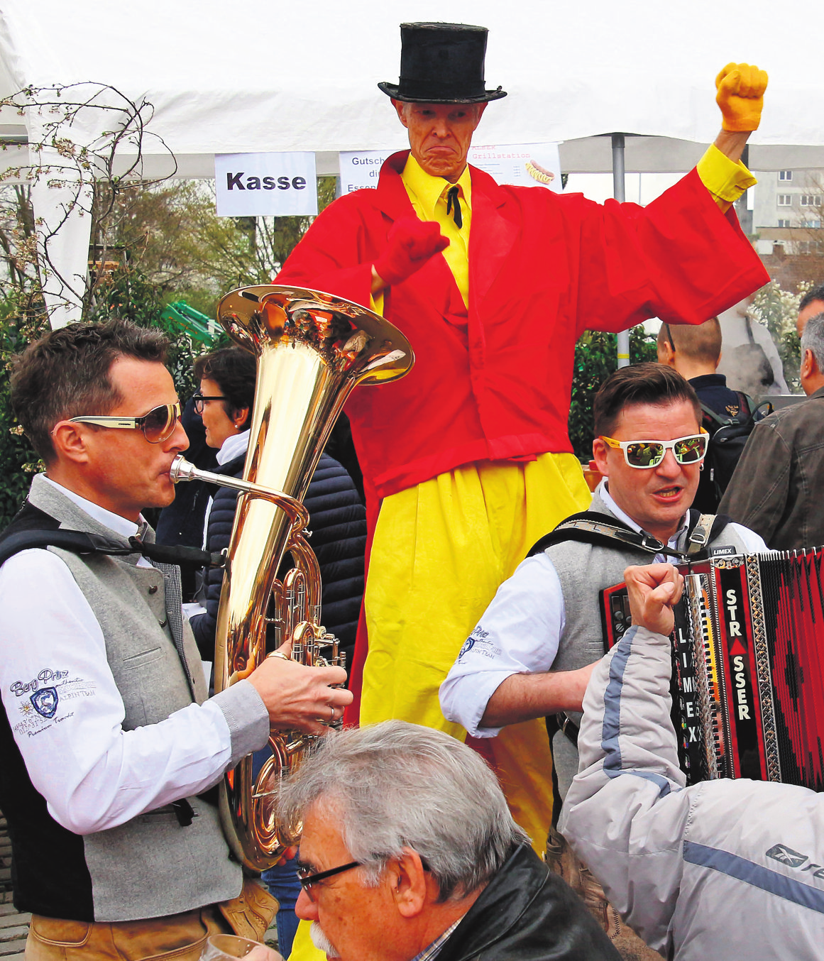 Das musikalische Rahmenprogramm sorgt für eine gute Stimmung. Foto: arc/Thomas Kraemer