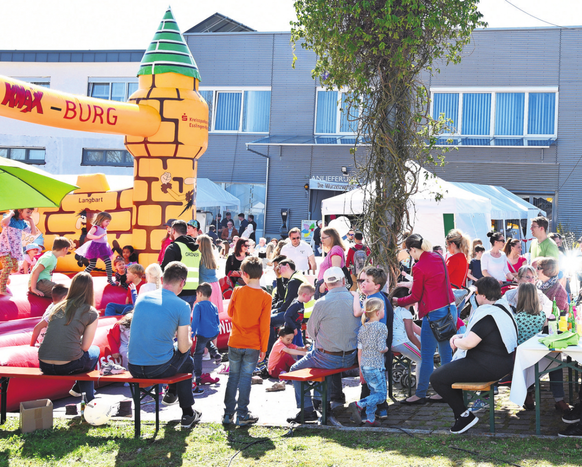 Impressionen vom Plattenhardter Frühlingsfest, das 2019 das letzte Mal stattgefunden hat. Nach langer Pause können sich die Besucherinnen und Besucher wieder auf das zweitägige Fest mit Volksfestcharakter freuen. Archivfotos: G. Bergmann (2), T. Krämer (1), z (1)