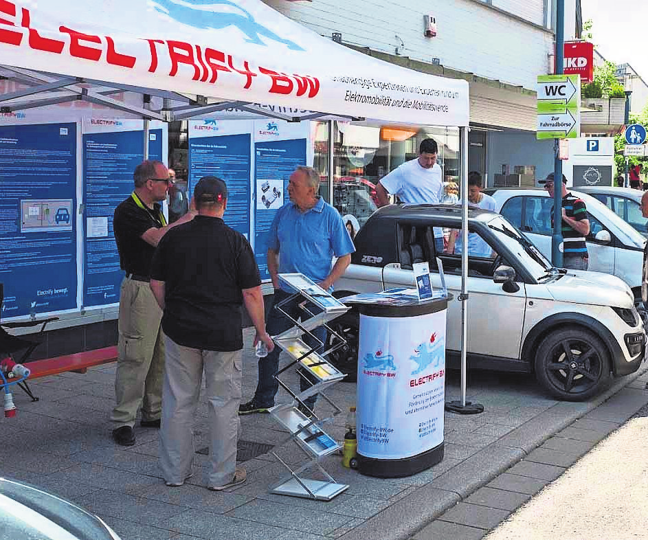 Die Mitglieder von Electrify-BW informieren über Intermodalität - Wie kann man verschiedene, rein elektrischen Fortbewegungsarten kombinieren, sodass sie einfach in der Handhabung sind. Foto: Stadt Ditzingen
