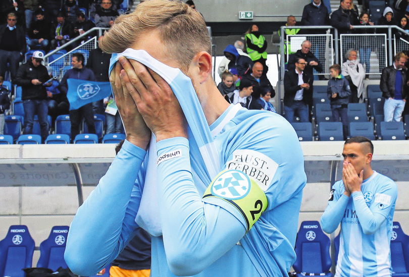 Schockstarre den Chemnitzer bei den Blauen: Nach dem 0:1 am 14. Mai 2016 gegen FC war der Abstieg aus der Dritten Liga besiegelt.