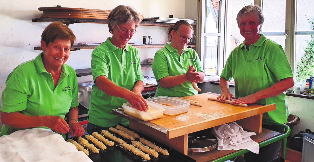 An beiden Festtagen werden frische Hefe-Stängele und Zwiebelkuchen gebacken.