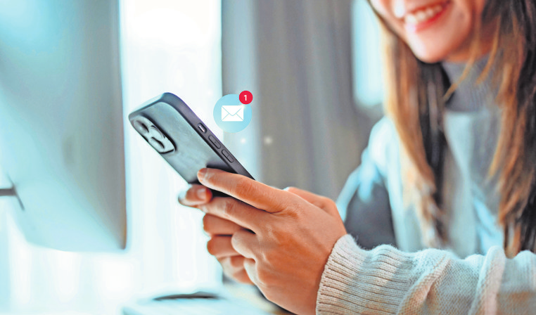 Ein Klick und die Bewerbung ist raus. Foto: oatawa - stock.adobe.com