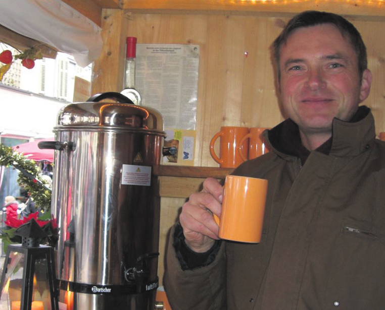Bei Klaus Warth gibt es dieses Jahr Aperol-Glühwein. Foto: Warth