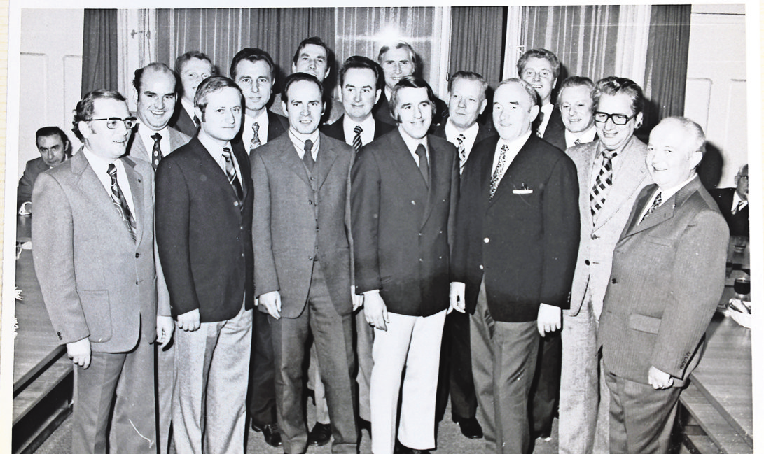 Das Führungsteam des Gewerbe- und Handelsvereins Fellbach anlässlich des 75-jährigen Bestehens 1973: (v.li.) Hans Pflüger Junior, Fritz Zerweck, Ulrich Sayler, Dietrich Eckhardt, Otto Schwebler, Manfred Kuder, Rudolf Aldinger, Richard Seeger, Otto Utz, Gerhard Laipple (stellvertretender Vorsitzender), Hans Edelmann, Fritz Barth (Vorsitzender), Wilfried Kemmler, Manfred Schneider, Fred Strobel und Paul Egelhof. Foto: Michael Käfer