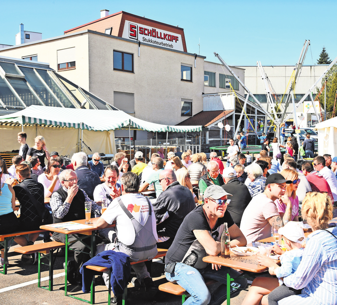 Egal ob Pommes, Pizza oder Waffeln - hier bleibt keiner hungrig. Foto: Guenter E. Bergmann/Archiv