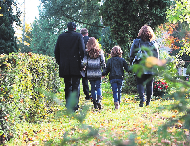 Begleitung auf dem letzten Weg. Foto: Klein