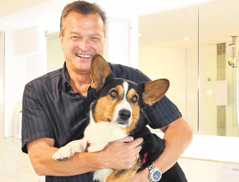Gert Dreizler mit Hund Hanniball. Foto: Bergmann