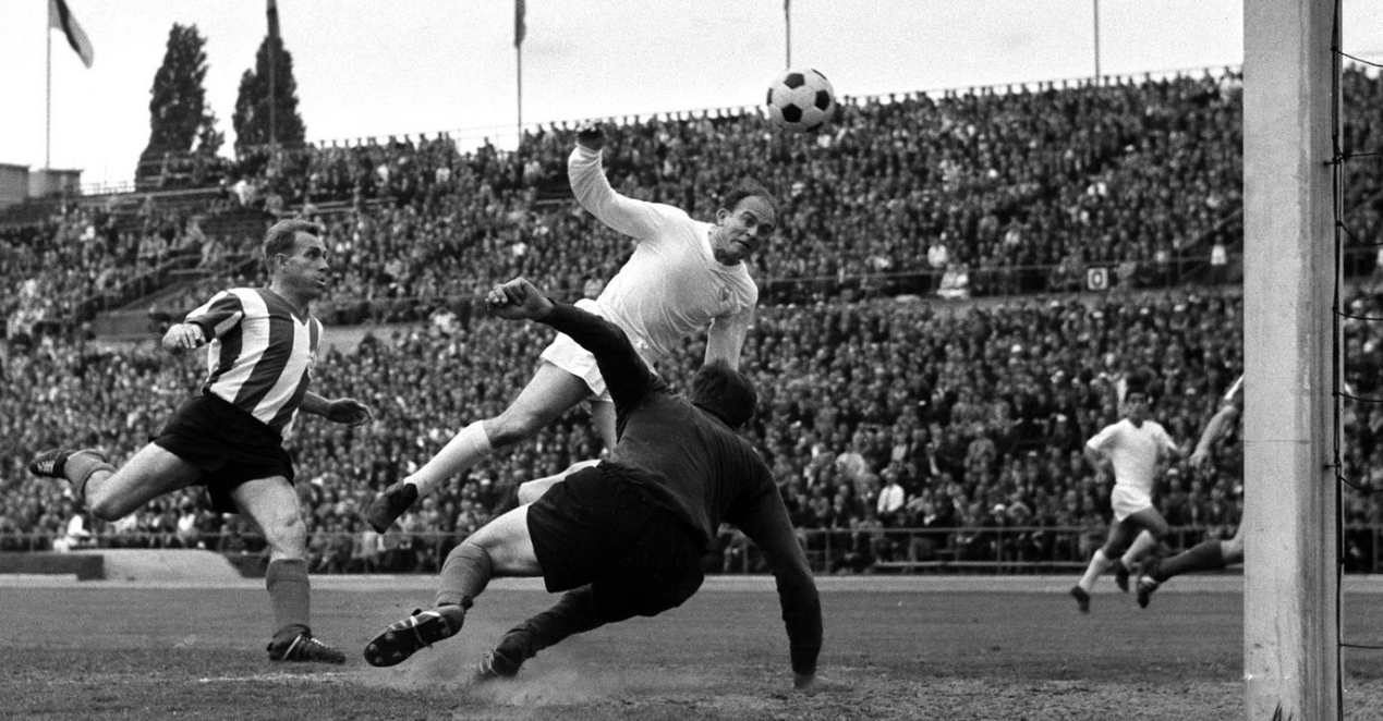 1963 empfingen die Kickers Real Madrid mit Puskas und Di Stefano. Foto: Baumann/Pressefoto Baumann