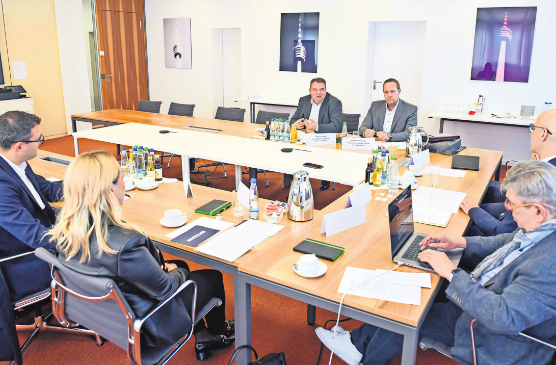 Die Experten-Runde im Pressehaus Stuttgart Fotos: Lichtgut/Max Kovalenko