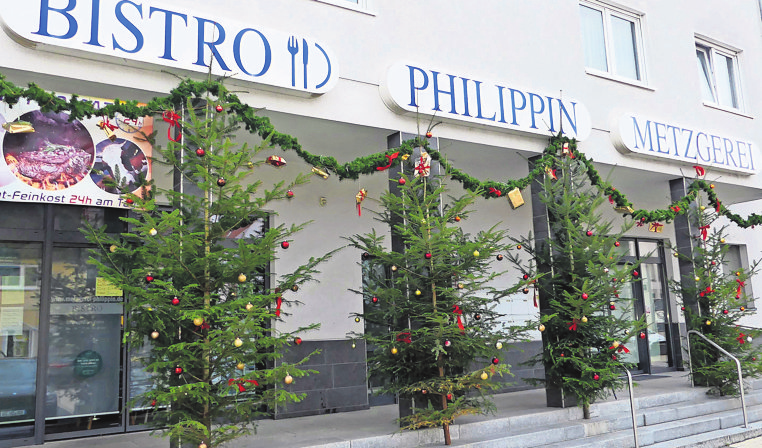 Die Rutesheimer Traditionsmetzgerei Philippin im weihnachtlichen Gewand. Foto: Holger Schmidt