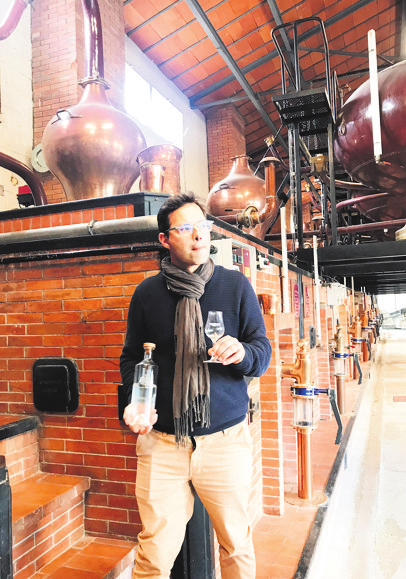Eric Darmon führt gehaltvoll durch Geschichte und Produkte des Cognac-Herstellers Tiffon-Braastad in Jarnac.
