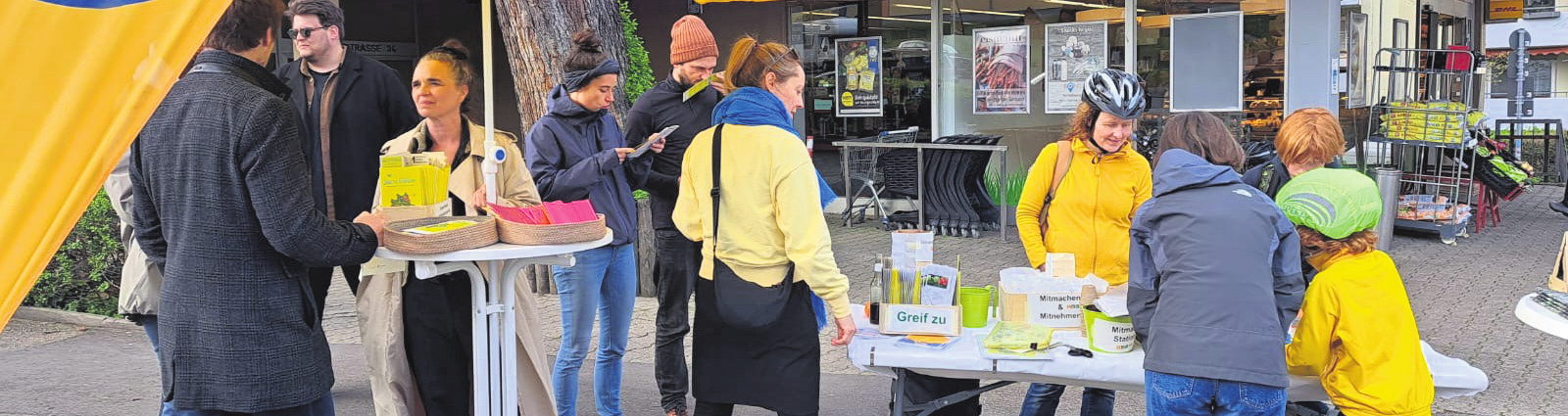 Münster blüht: Die Soziale Stadt verteilt am 20. März Wildblumensamen. Fotos (2): Soziale Stadt Münster