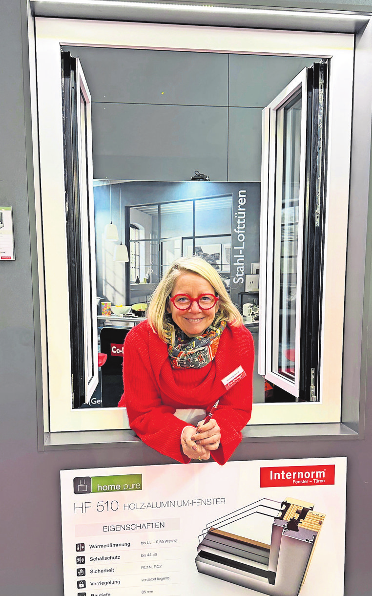 Co-Design-Chefin Verena Schwenk: Im Co-Design Zentrum für Türen und Fenster in Stetten wird jeder fündig. Foto: z