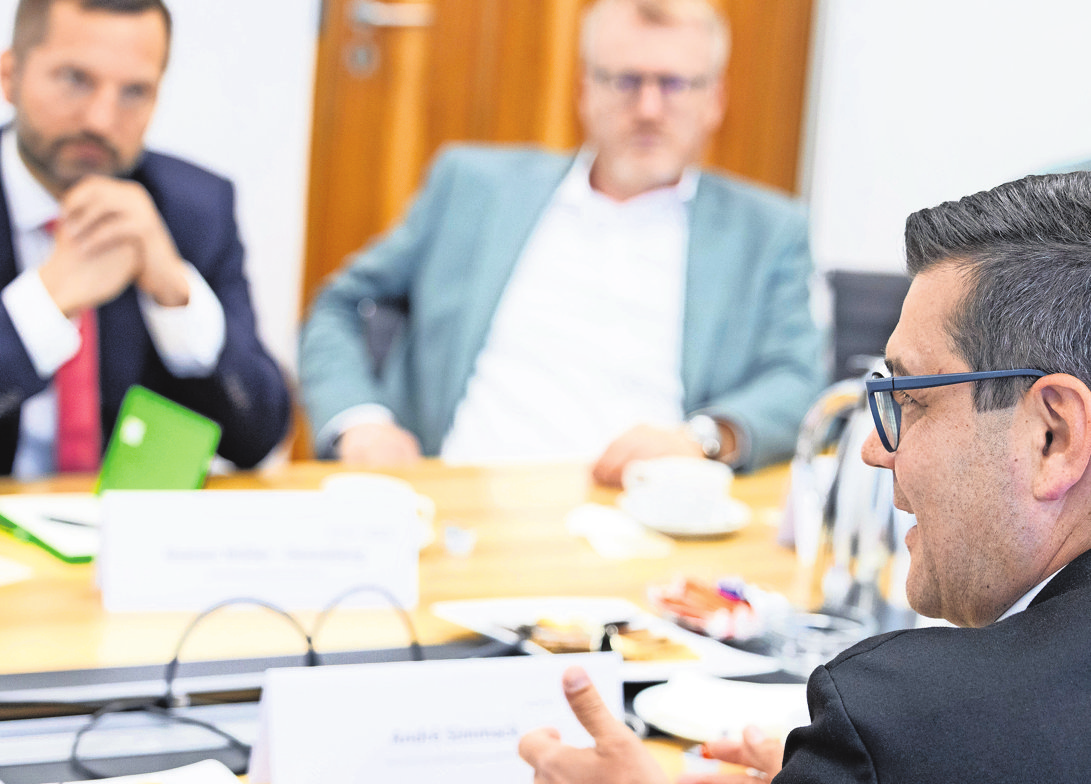 Lebhafte Debatte, intensiver Austausch, klare Ansagen - der Round Table zu „Insolvenz und Sanierung“ im Pressehaus Stuttgart. Foto: Lichtgut/Leif Piechowski