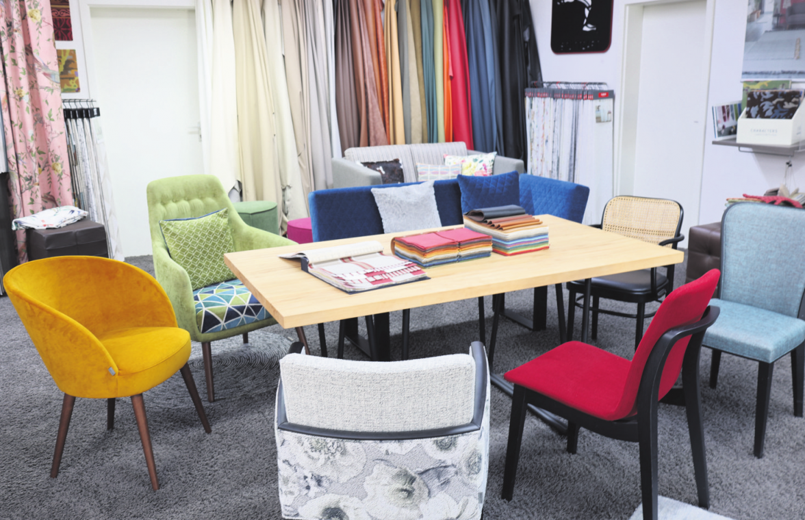 Die Polsterei Blind haucht alten Polstermöbeln neues Leben ein und fertigt auch individuelle Einzelstücke. Fotos: Michael Käfer