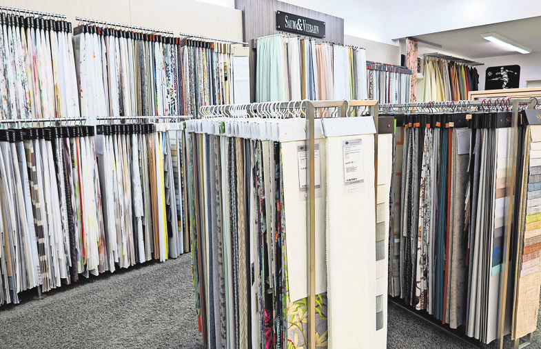 In der Polsterei Blind sind Tausende von Stoffen vorrätig.