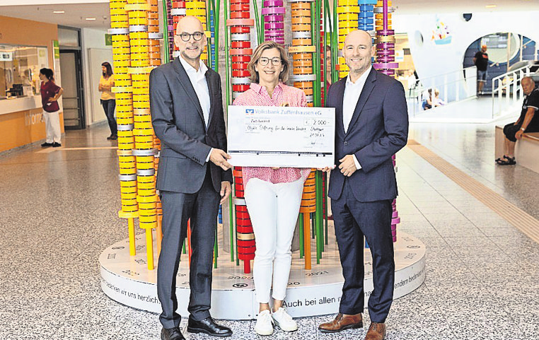 Vorstände der Volksbank Zuffenhausen eG und Vertreterin der Olgäle-Stiftung für das kranke Kind e.V. Foto: Volksbank Zuffenhausen