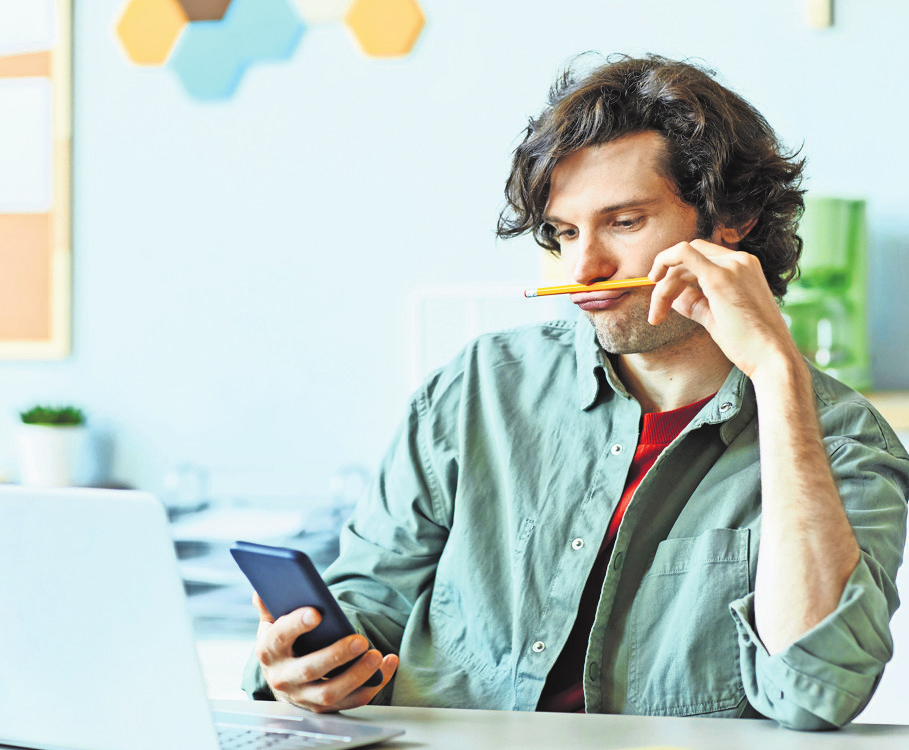 Sich durch eine Reihe an Fragen klicken und schon steht fest, welchen Job man erlernen soll? So eindeutig sind Interessenstests im Internet meist nicht. Foto: Seventyfour/Adobe Stock