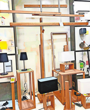 Leuchten aus zertifiziertem Holz punkten in Sachen Optik und Nachhaltigkeit.