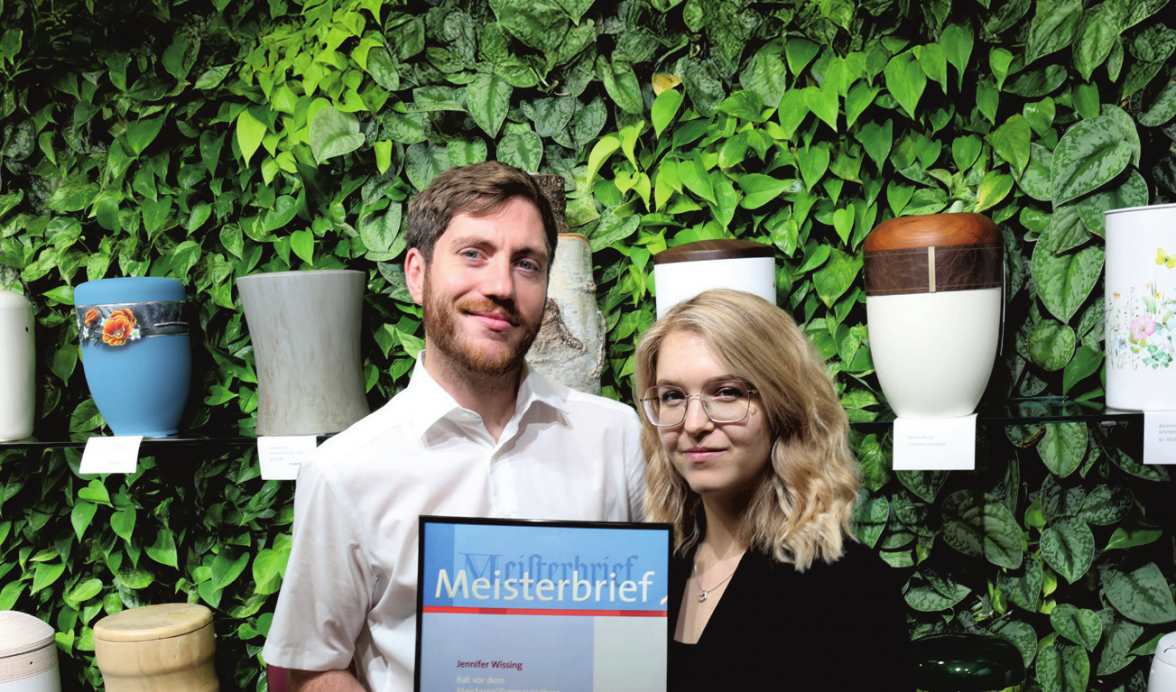Die Bestattermeisterin Jennifer Wissing mit ihrem Ehemann und Kollegen Sascha Wissing