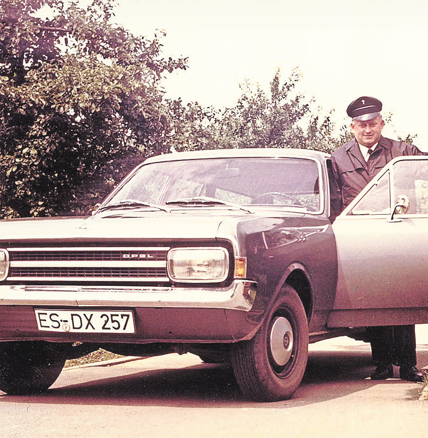 Ein Opel diente anfangs als Bestattungsfahrzeug.