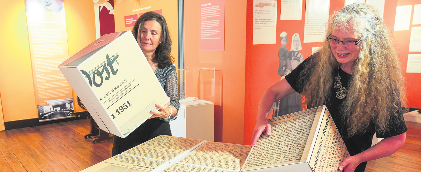 <span id="id64q">Csilla Schell (und Birgit Knolmayer in der aktuellen Sonderausstellung im Stadtmuseum Gerlingen.</span>