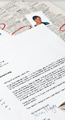 Natürlich ist die schriftliche Bewerbung nicht mehr Standard, auch das Anschreiben muss nicht mehr unbedingt sein. Doch nicht wenige schätzen nach wie vor die Vorteile, die es für ein gelungenes Vorstellen bringen kann. Foto: Adobe Stock