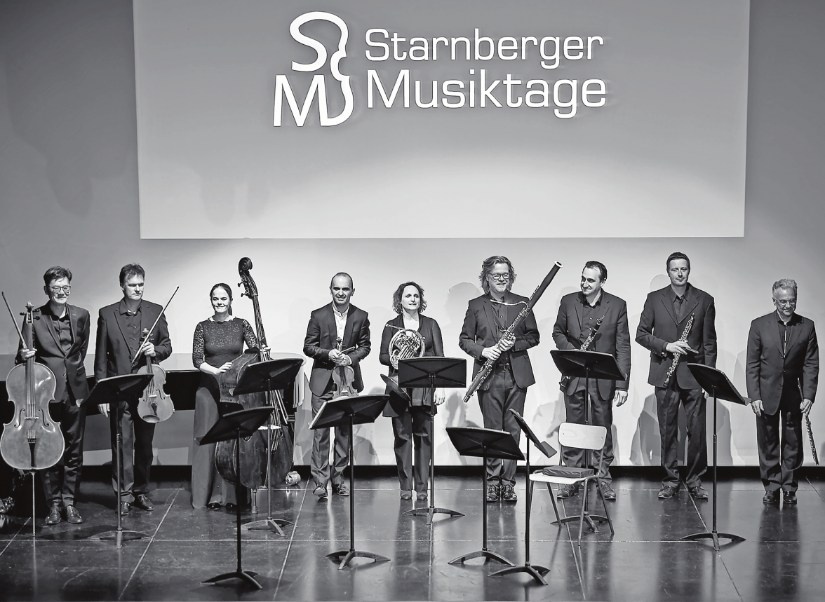 Der gesamte Lehrkörper der Akademie nach einem Konzert in der Schlossberghalle.
